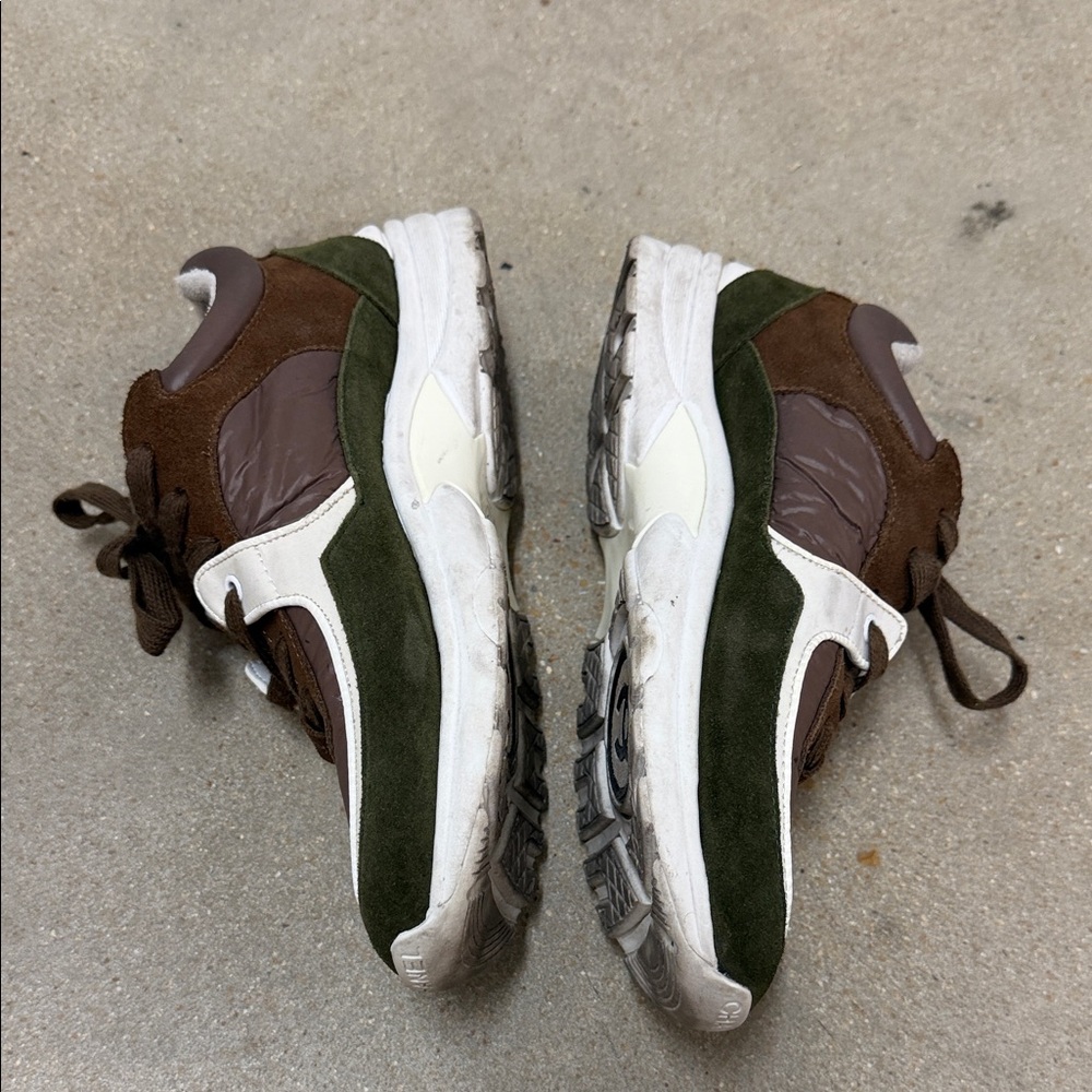CHANEL Brown & White Women's Low-Top Sneakers - Picture 3 of 7
